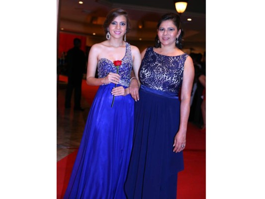 Mayan School celebra su prom al estilo los Oscar