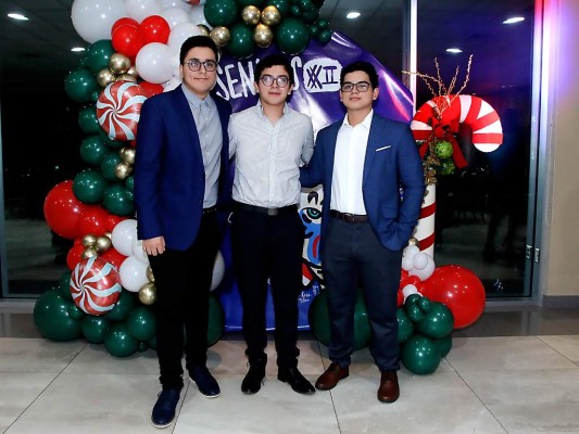 Carlos Molina, Kevin Velásquez, y Gabriel Fajado.