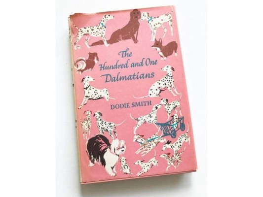 Dodie Smith fue la escritora de 101 dálmatas, obra que después adaptaría Disney para su franquicia.