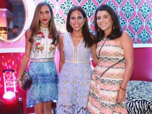 Josephine Maalouf, con la futura señora Jarquín, Julissa Ustariz y Elena Berkling.