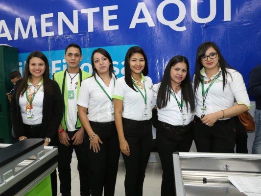 Inauguran nueva tienda de Supermercados La Colonia, Las Hadas.