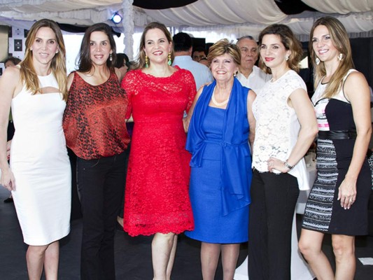 Larissa Martínez, Marisol Membreño, Ana Crespo, Karla Ayala y Carmen Racciatti.