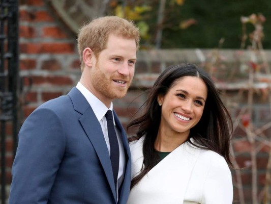 A lo que respecta a Meghan y Harry, ellos seguirán siendo los Duques de Sussex, a menos que el rey decida darles otro título.
