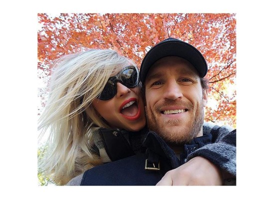 Julianne Hough está agradecida por su prometido Brooks Laich