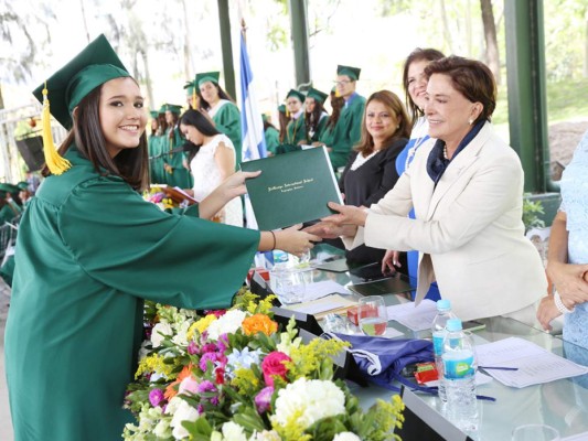 Entrega de títulos DelCampo International School II parte