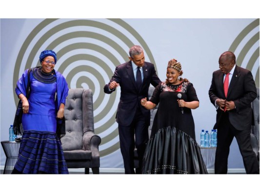<br/>'Durante las últimas décadas del siglo XX, la democracia progresista Nelson Mandela representó de muchas maneras los términos del debate internacional'.