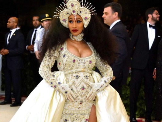 Cardi B<br/>Cardi B no sólo fue a su primer Met Gala en 2018, pero deslumbró con su vientre. ¡Gracias Met Gala!<br/>