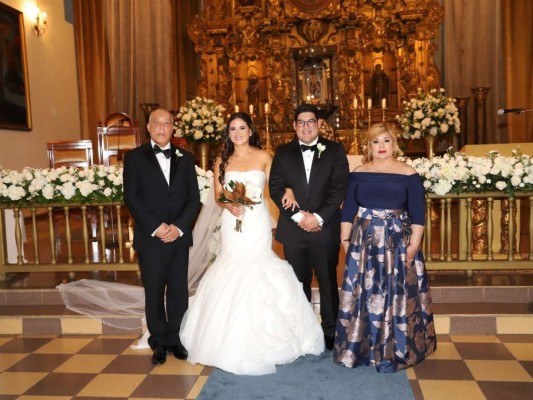 La boda de Camila Reina y Asti Tronconi  