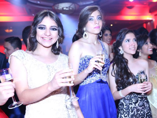 Mayan School celebra su prom al estilo los Oscar
