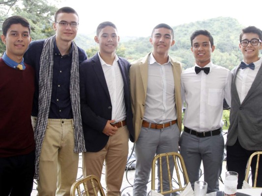 Emotivo senior breakfast de la International School