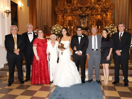 La boda de Camila Reina y Asti Tronconi  