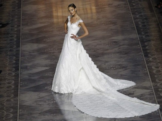 Atelier Pronovias enamora con su propuesta en Barcelona Bridal Week