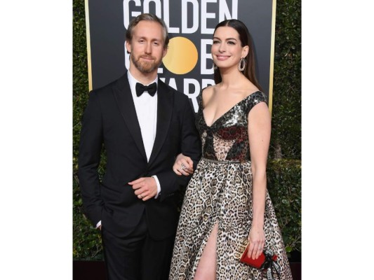 Su esposo, Adam Shulman, tiene un gran parecido con William Shakespeare, por lo que los internautas crearon una teoría que decía que ellos eran la reencarnación del escritor y su pareja, la cual también se llamaba Anne Hathaway.