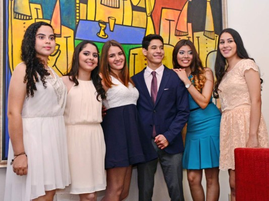 Alegre desayuno de los seniors del Instituto Valle de Sula
