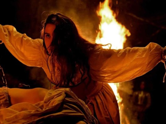 Akelarre: Película española ambientada en el suceso real ocurrido en el País Vasco en 1609, donde los hombres de la región están en el mar, mientras que las mujeres del pueblo celebran un ritual de brujería a la noche. Al amanecer, todas las mujeres son arrestadas. Estrena 11 de marzo.