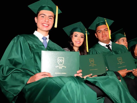 Entrega de títulos de los Seniors 2019 de la Delcampo International School