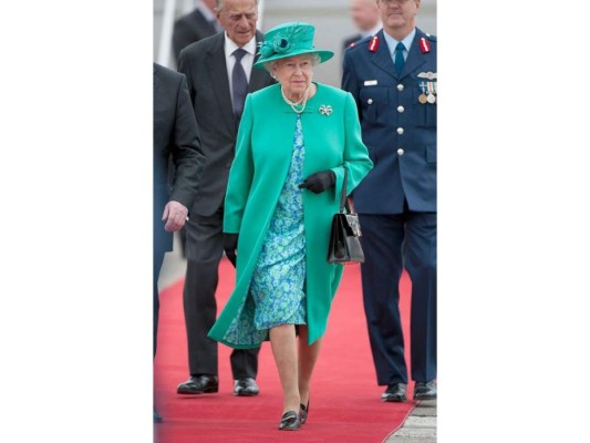 ¿Cómo elige la Reina Isabel sus looks?