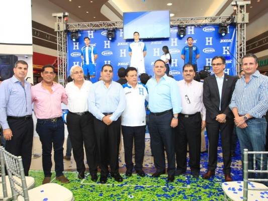 Presentan la nueva camiseta de la selección nacional &nbsp;&nbsp;