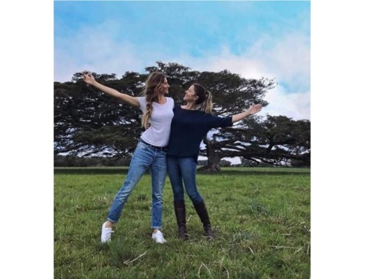 'Cada día estoy agradecida ... pero hoy es muy especial, ya que puedo reflexionar sobre las muchas bendiciones en mi vida. Mi corazón está lleno. ¡Les deseo mucho amor a todos ustedes y a sus familias! ¡Feliz día de acción de gracias!' Gisele Bundchen