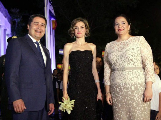 El presidente Juan Orlando Hernández, Letizia de España y la primera dama Ana García (Foto: Leonel Estrada)