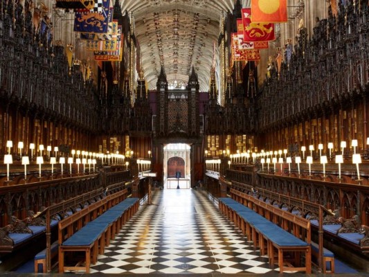 La capilla donde se conmemoró el funeral del duque de Edimburgo también ha sido el lugar donde se han celebrado otros eventos importantes para la familia real como la boda del príncipe Harry con Meghan Markle y donde se casó la princesa Eugenia con Jack Brooksbank.