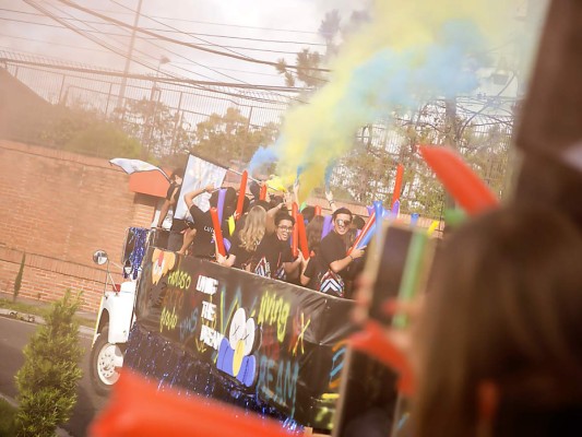 La entrance de los Seniors 2020 de la Escuela Americana