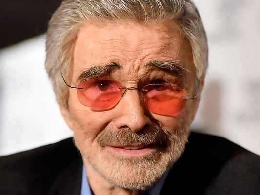 30-Burt Raynolds: actor y director de cine, falleció el 6 de septiembre a los 70 años por causa de un infarto de miocardio.