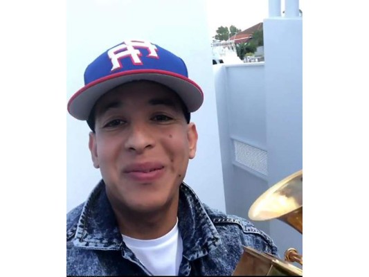 Mejor canción urbana<br/>Dura, de Daddy Yankee, Urbani Mota Cedeno, Juan G. Rivera Vázquez y Luis Jorge Romero
