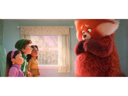 ''Esta película es mi oportunidad de compartir algo de mi cultura y mi crianza con el resto del mundo. Me emociona, por ejemplo, compartir los platos de la familia o mostrar cómo se ve una casa promedio'', explicó en una entrevista la directora Domee Shi.