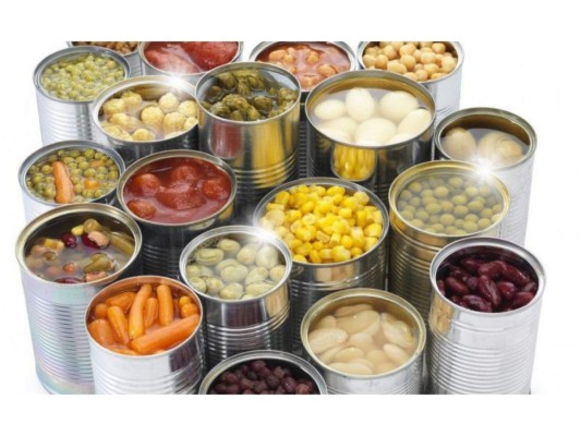 Alimentos no perecederos enlatados como: carne, pescado, fruta y vegetales.