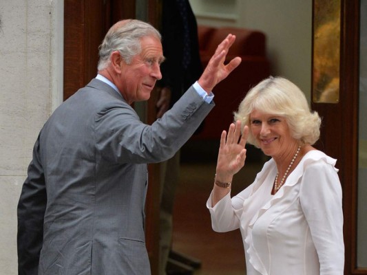 Abuelos visitan a princesa de Cambridge