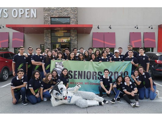 La generación 2019 de la escuela Santa María del Valle, en su seniors entrance.Foto: Amilcar Izaguirre