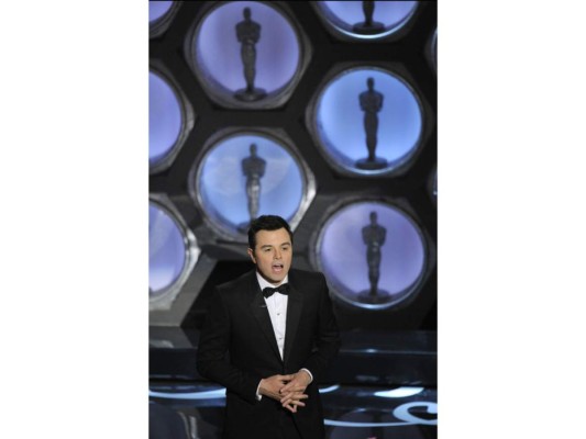 Bromas sobre violencia doméstica<br/>En el 2013 a Seth McFarlane se le ocurrió la ''cómica'' idea de hacer bromas sobre violencia doméstica, hasta hizo una comparación de la Película Django con el caso de violencia doméstica de Chris Brown y Rihanna. Algunos aseguraron que nunca más presentara una ceremonia de Óscar.<br/>