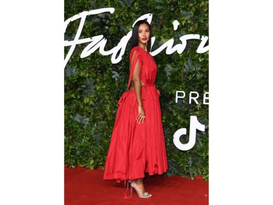 Maya Jama en Alexander Mcqueen.