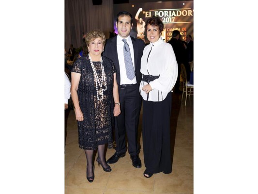 Camilo Kafati recibe homenaje El Forjador 2017  