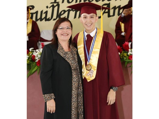 Entrega de títulos Mayan School II parte