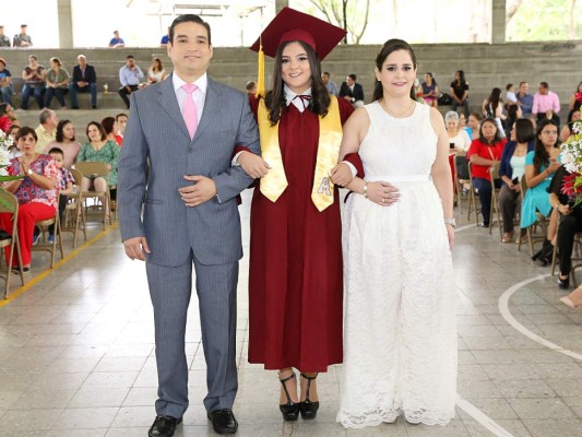 Entrega de títulos de Mayan School I parte