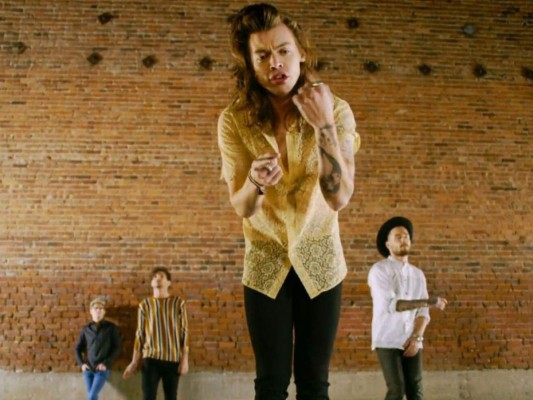 El 26 de enero de 2016, One Direction lanzó el vídeo musical de History. Éste contiene clips de la banda a través de los años que estuvieron juntos. El vídeo termina con los integrantes caminando en direcciones diferentes. Se dice que ésta fue su despedida para los fans.<br/><br/>