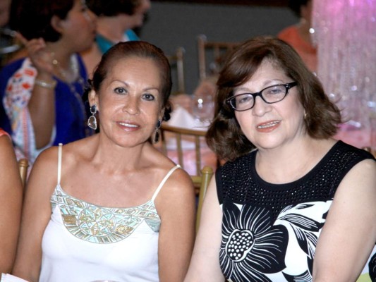 Encuentro maternal para Sanja Karow