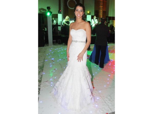 Ivanna Molina en un delicado ajuar de Bellissima Bridal Design.