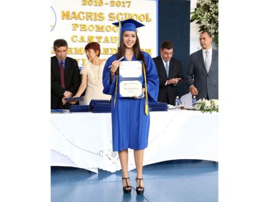 Entrega de títulos de la Macris School, generacion 2017