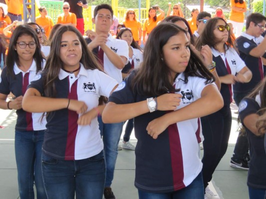 Entrance de los Seniors 2017 de Macris School