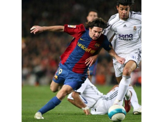 3. El primer hat-trick de Leo Messi con el FC Barcelona fue contra el eterno rival, Real Madrid, en un empate a 3 goles en el Camp Nou la temporada 2006-2007.