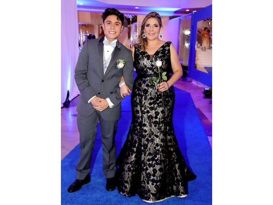 Los Seniors 2019 de la Del Campo International School despiden High School con una distinguida gala