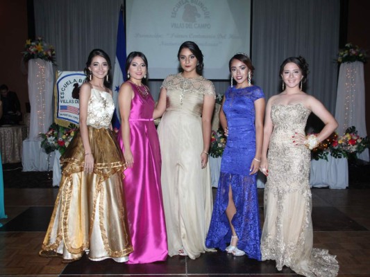 María José Navarro, Mercedes Castillo, Ruth Guevara, Mary Carmen Fuentes y Alison Toro. Foto: Gerson Alachán