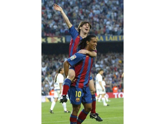 2. En el 2005 Lionel Messi anotó el primero gol con el FC Barcelona ante el Albacete, en un partido en el que había entrado al cambio en el minuto 87.