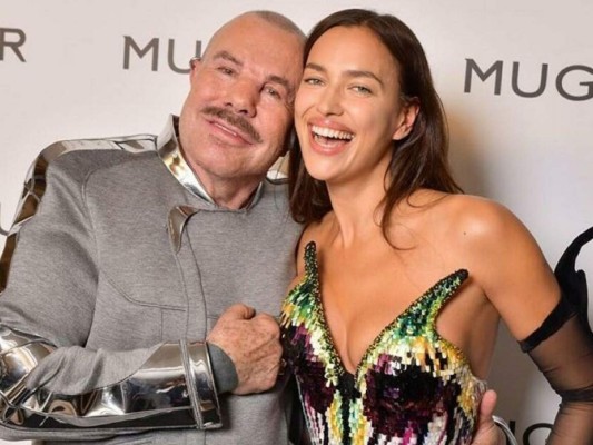 El mundo de la moda está de luto debido a la triste noticia de la muerte del legendario diseñador francés Thierry Mugler a los 73 años. Mugler destacó por sus looks arriesgados, vibrantes y futurísticos realmente únicos. Sus musas son la respuesta clara cuando preguntan ¿Quién era Thierry Mugler? Te mostramos algunas de sus inspiraciones ¡Inspírate también!