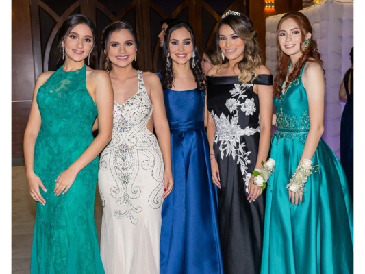 Raquel Selim, Marcela Ganrillo, Maria Fernández, Itaty López y Marissa Montes. Foto: Daniel Madrid