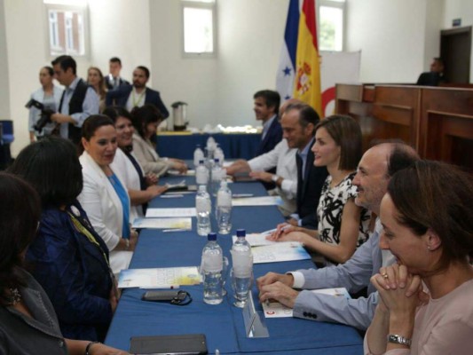 Reina Letizia visita la Universidad Nacional Autónoma de Honduras