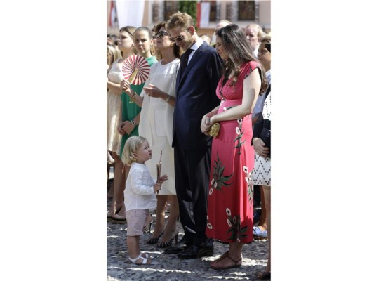 Carolina de Hanover junto a su hijo Andrea Casiraghi, su nuera Tatiana y su nieto Sacha